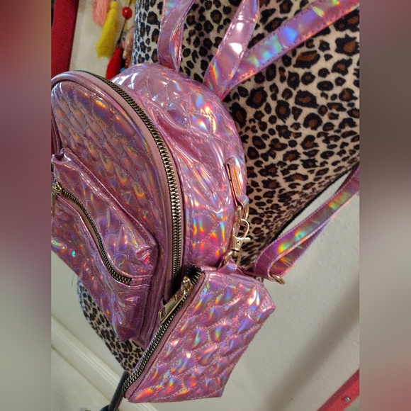 Dolls Kill heart iridescent holographic bookbag - Picture 4 of 4